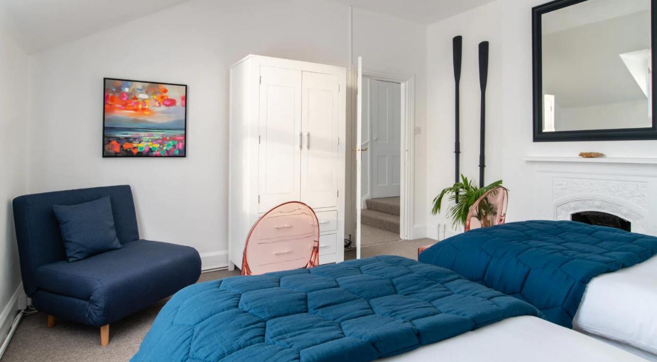 Tranquil Beachfront Beautiful 2-Bed Apartment Дил Экстерьер фото